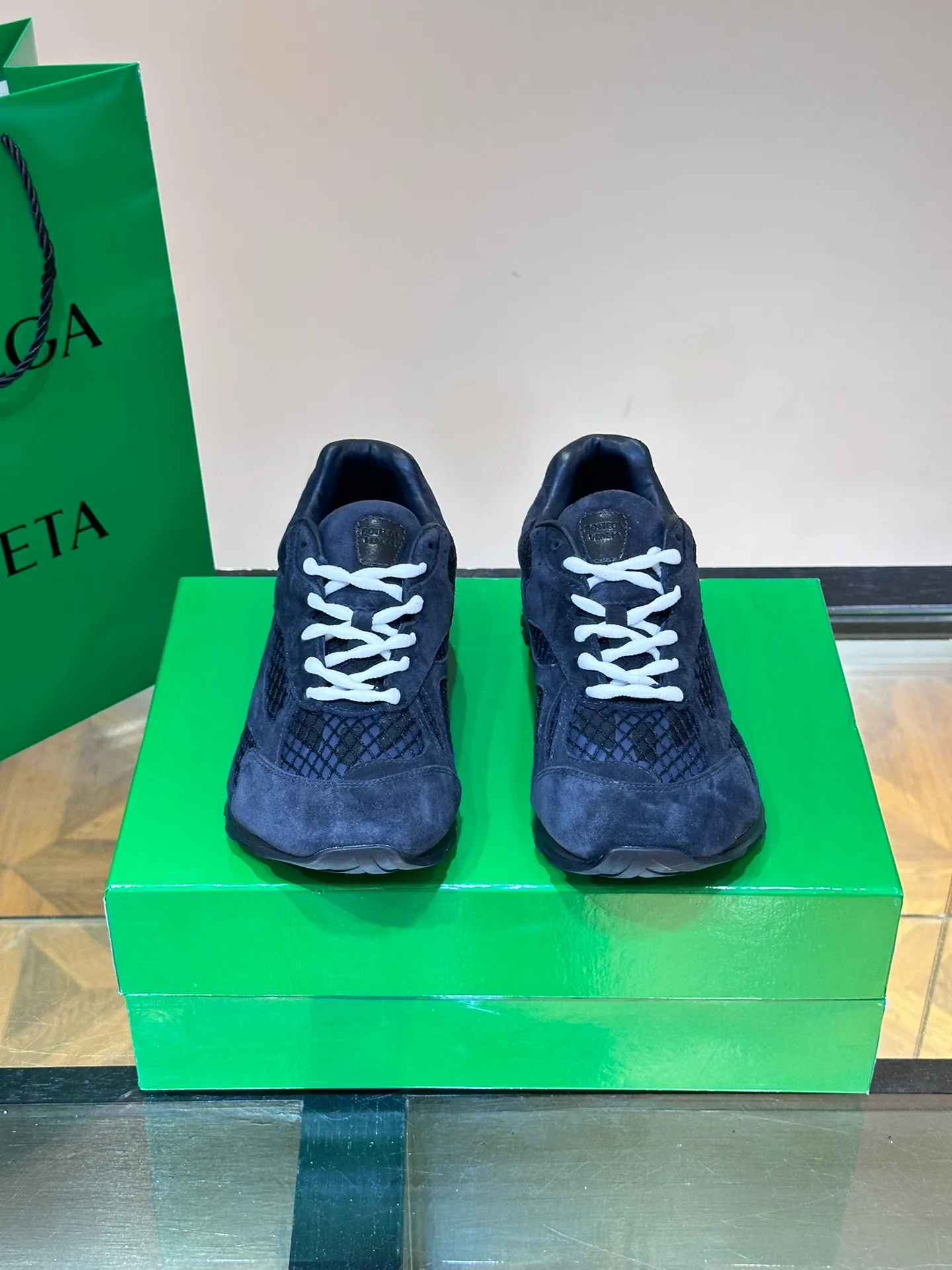 p640 "Bv" new orbit👫 casual sneakers for couples, the retro style of the millennium is so handsome, a super cool fashion item, the most important thing is that it feels incomparably comfortable on the feet, and the design style is also perfect. It will definitely be the one you wear most in daily life, original development, high quality presentation! Size: 35-45 (men’s size 38.45 customized)